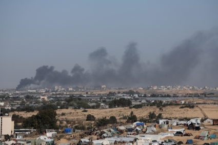 Smoke rises during an Israeli ground operation in Khan Younis, as the conflict continues between Israel and the Palestinian Islamist group Hamas, as seen from Rafah, southern Gaza Strip, January 22, 2024. Photo by Ibraheem Abu Mustafa/Reuters