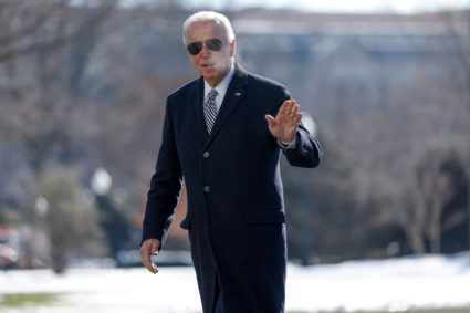 U.S. President Joe Biden waves towards the media after landing on the South Lawn of the White House in Washington, U.S., January 22, 2024. Photo by Evelyn Hockstein/Reuters