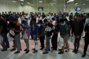 Migrants continue to cross the border to El Paso