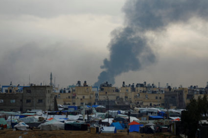 Smoke rises during an Israeli ground offensive, amid the ongoing conflict between Israel and Palestinian Islamist group Hamas, in Khan Younis, as seen from Rafah, southern Gaza Strip January 29, 2024. Photo by Mohammed Salem/Reuters