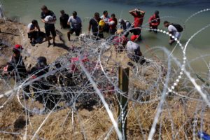 FILE PHOTO: Migrants arrive in Eagle Pass
