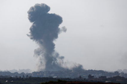 Smoke rises from an Israeli airstrike in the Gaza Strip, as seen from Israel, October 31, 2023. Photo by Amir Cohen/Reuters