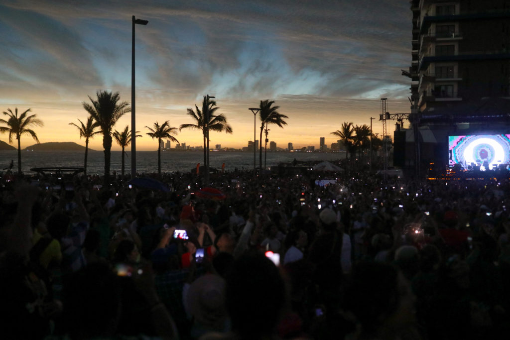 Visitors and locals use their phones as they observe the total solar eclipse in Mazatlan, Mexico April 8, 2024. Photo by Henry Romero/Reuters