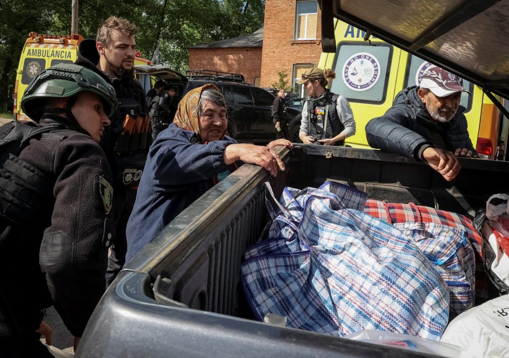 Evacuation due to Russian shelling, in Vovchansk