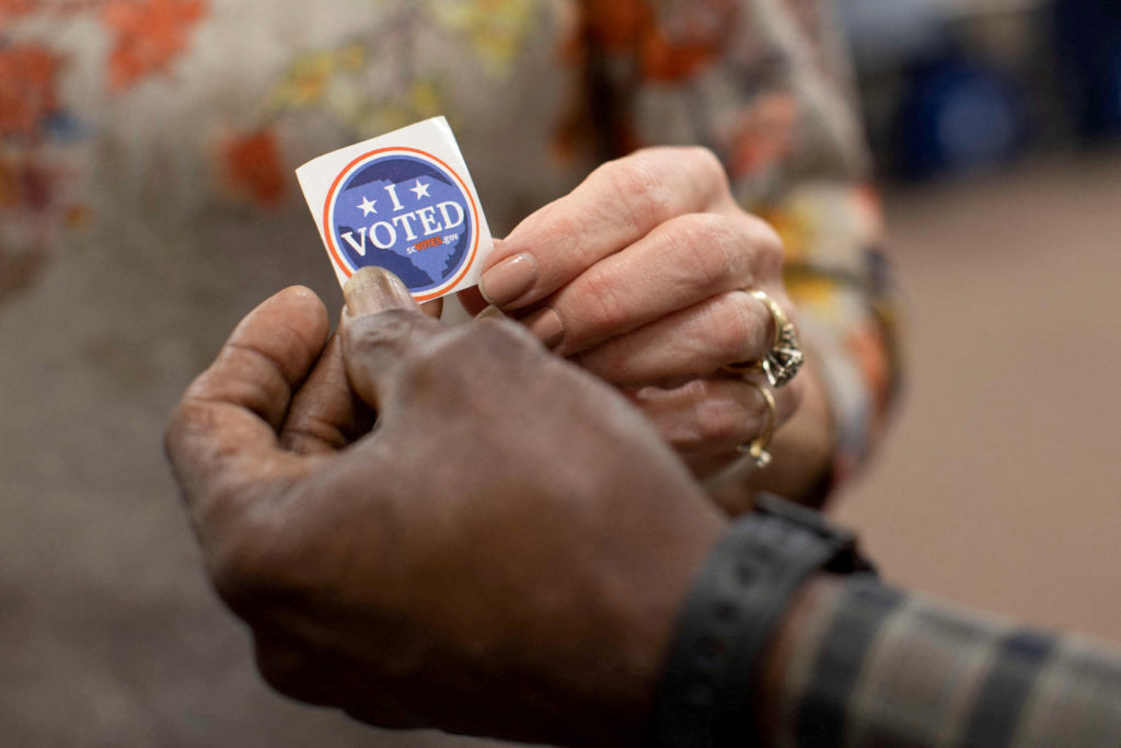 FILE PHOTO: FILE PHOTO: South Carolina residents participate in early voting during the Republican presidential primary