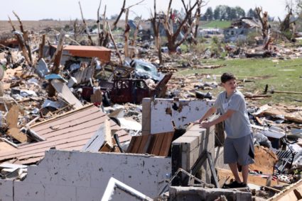 Deadly tornado strikes Greenfield, Iowa