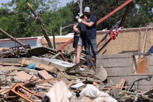 Deadly tornado strikes Greenfield, Iowa