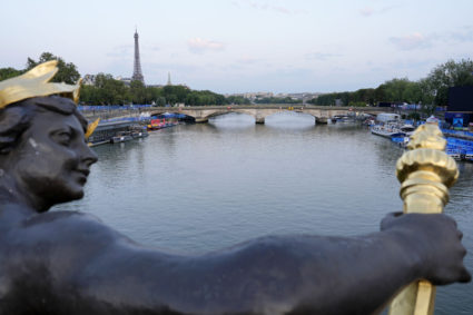 Concerns over water quality in the Seine delays men's Olympic triathlon