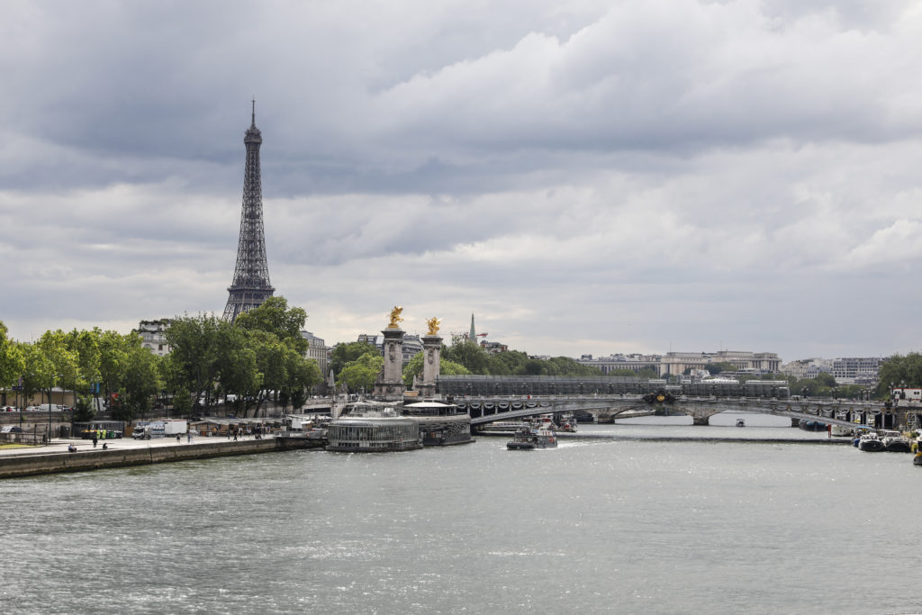 FRANCE-JO-SUMMER-INSTALLATION