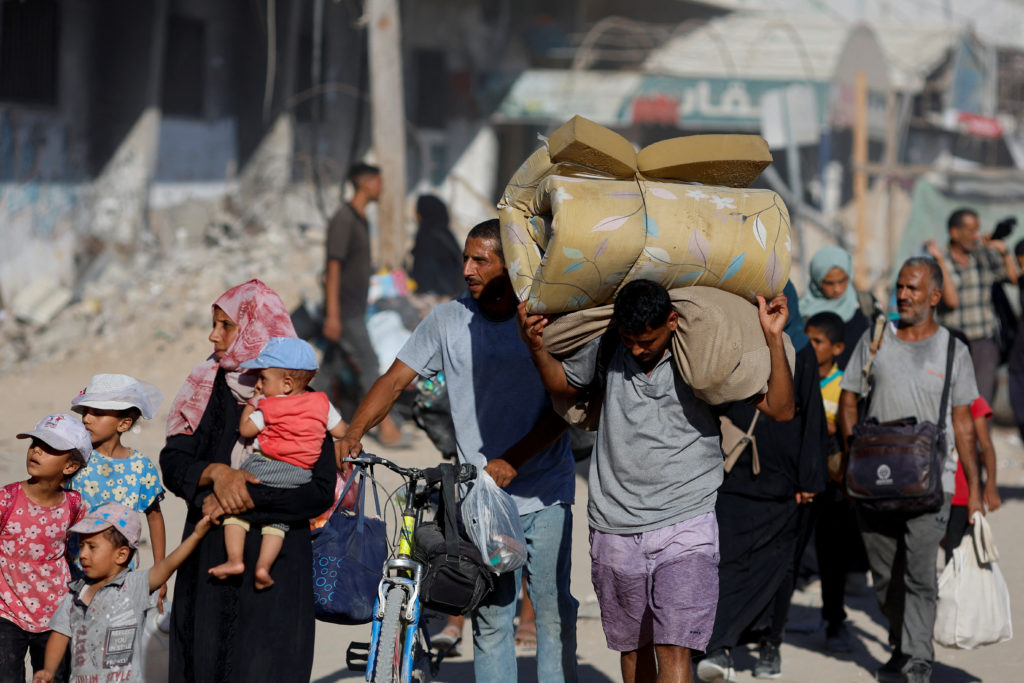 Displaced Palestinians flee the eastern part of Khan Younis following an Israeli army evacuation order, in Khan Younis