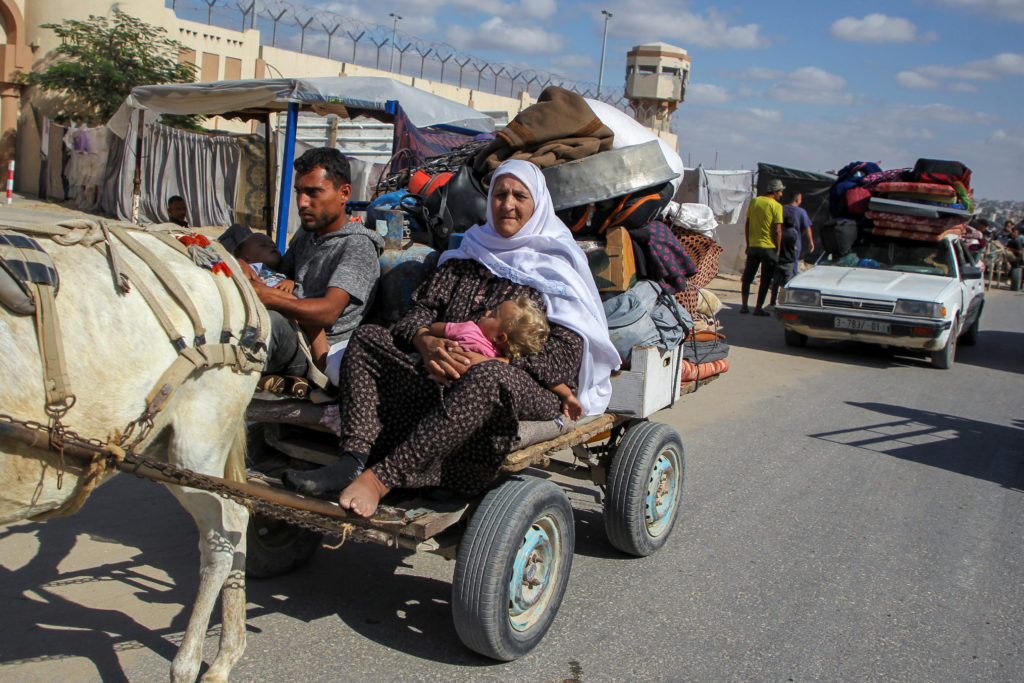 Palestinians flee areas in the eastern part of Khan Younis following an Israeli evacuation order, in Khan Younis in the so...
