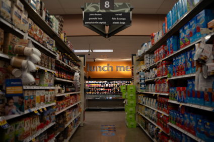 U.S. food retailer Family Dollar closes 1,000 stores