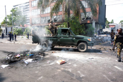 Congolese soldiers arrive at the Rwandan embassy building looted by protesters in Kinshasa