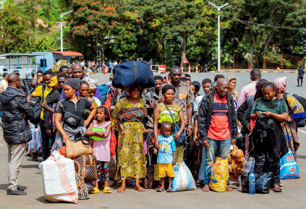 Congolese civilians who fled from Bukavu return home through Rusizi border