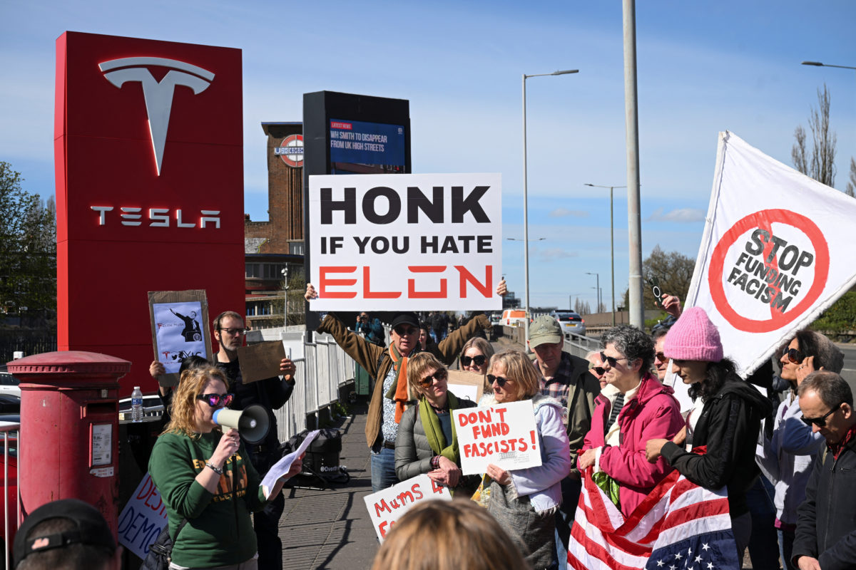 2025-03-29T133259Z_14358173_RC2ZMDAE34UG_RTRMADP_3_BRITAIN-MUSK-PROTESTS-1200x800.jpg