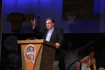 Sports writer John Feinstein, author of 'A Season on the Brink' and other bestsellers, dies at 69