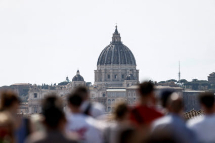 Tributes pour in from around the world to honor Pope Francis after his death