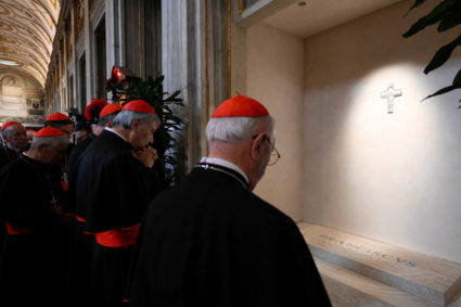 Cardinals visit the tomb of Pope Francis