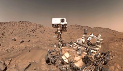 (Perseverance rover takes a selfie on Mars