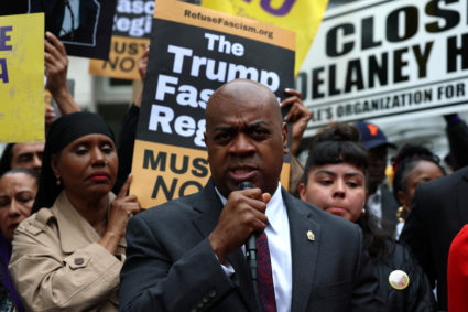 Newark mayor sues federal prosecutor, saying arrest at immigration detention site was political