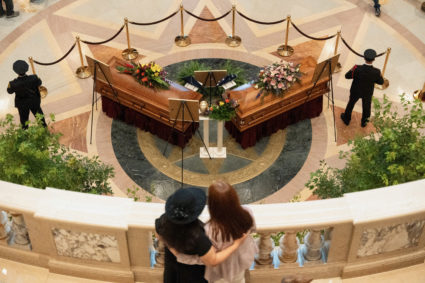 WATCH: Slain Minnesota lawmaker Melissa Hortman lies in state at Capitol in St. Paul