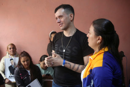 Venezuelan held in El Salvador prison reunite with family after release, in Tachira