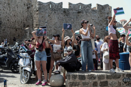 Riot police scuffle with anti-war demonstrators on Greek island during visit by Israeli cruise ship