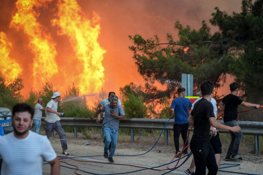 Ground and aerial efforts continue for forest fires in Turkiye's Bursa