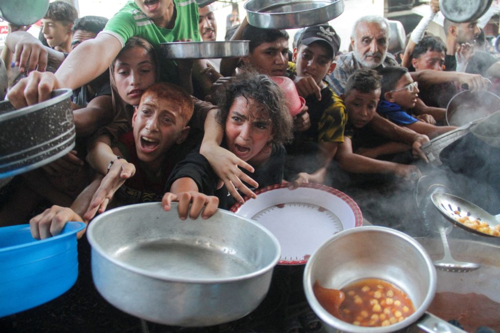 News Wrap: Aid groups warn of ‘chaos, starvation and death’ in Gaza