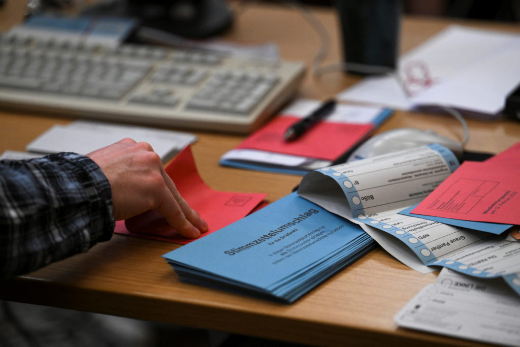 Start of postal voting for the repeat Berlin state elections, in Berlin