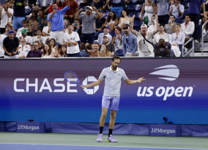 Medvedev taunts booing crowd, blames chair ump during wild U.S. Open meltdown