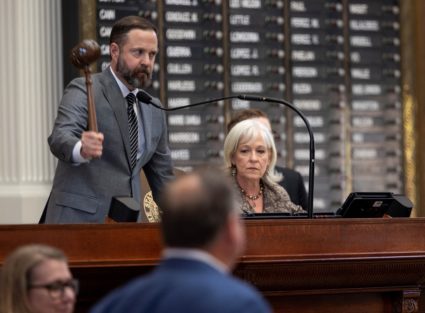 Democratic lawmakers in Texas leave the state in redistricting battle