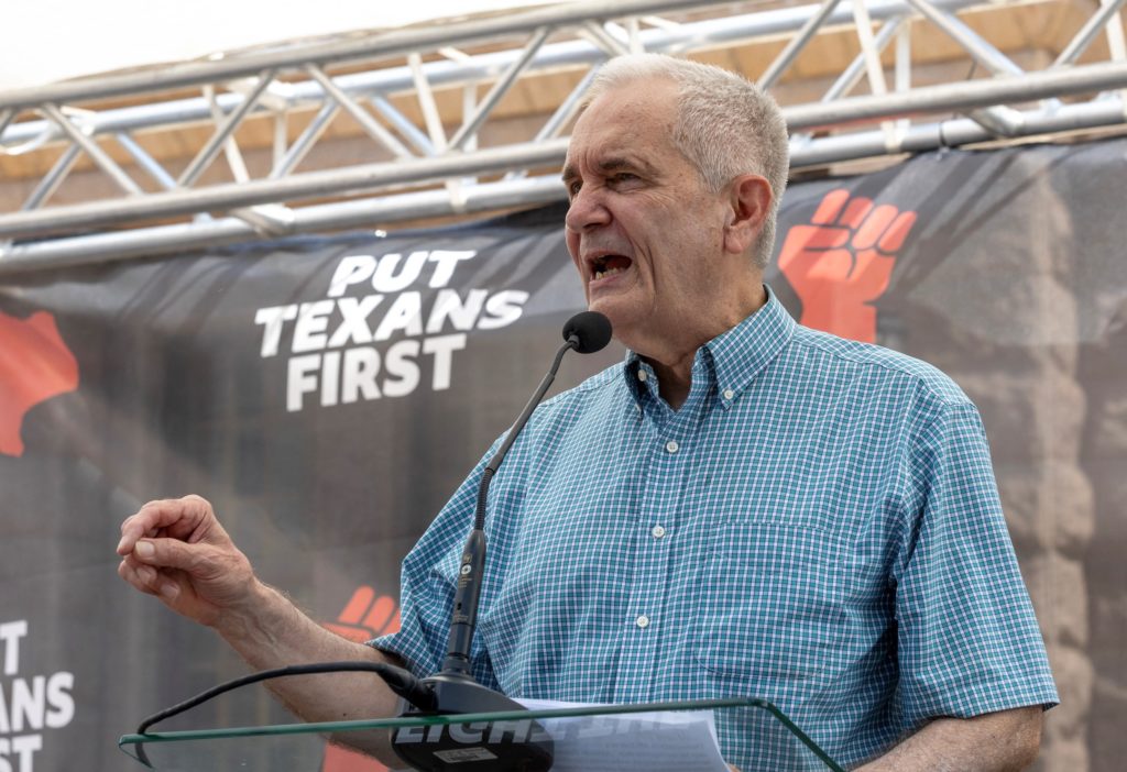 Democratic lawmakers in Texas leave the state in redistricting battle