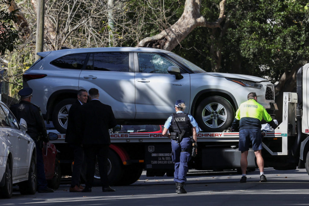 Car crashes into Russian consulate in Sydney