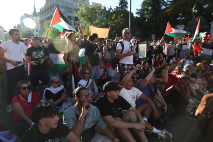 Spanish PM wants Israel banned from sporting events after protests disrupt cycling race