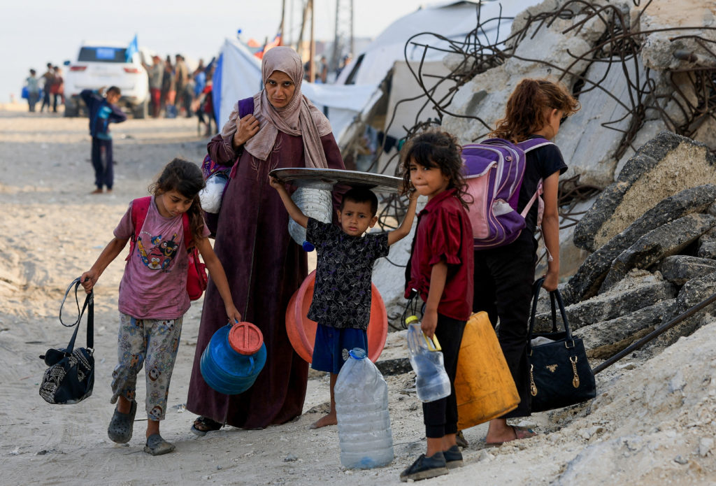 Displaced Palestinians move southward after Israeli forces ordered residents of Gaza City to evacuate to the south