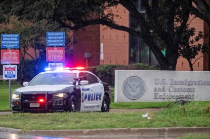 News Wrap: Gunman opens fire on Dallas ICE facility, killing 1 detainee