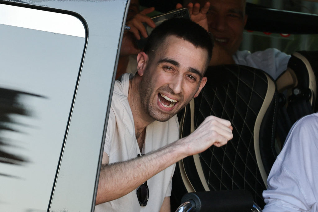 Living hostages and Palestinian prisoners released as part of Gaza ceasefire