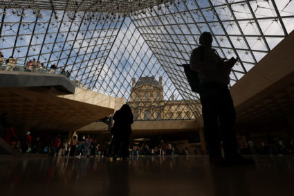 Louvre reopens 3 days after jewel heist as director offers to resign over 'terrible failure'