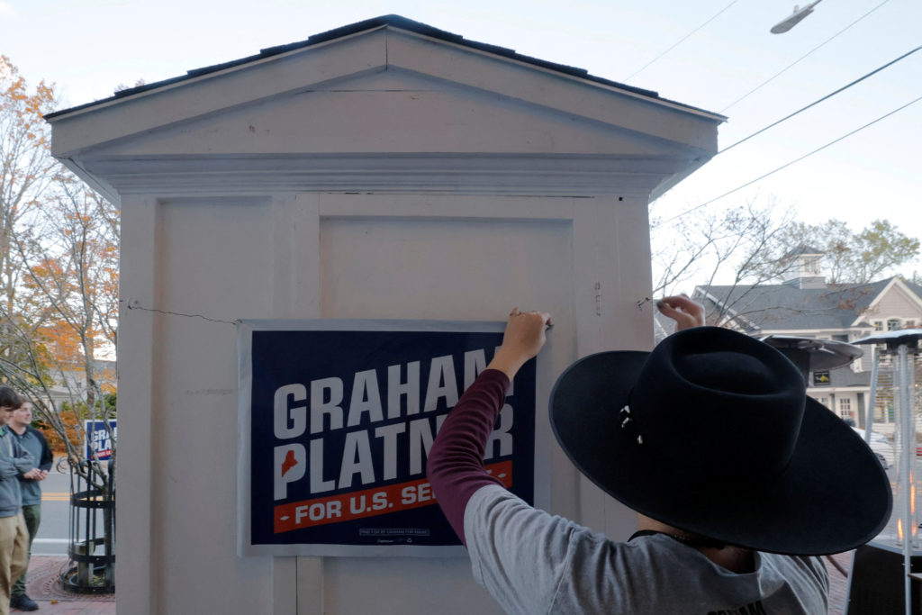 Democratic U.S. Senate candidate Platner campaigns in Ogunquit