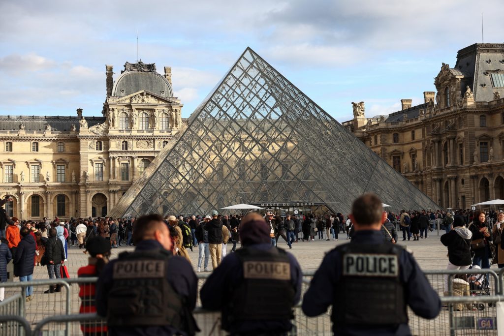 News Wrap: Investigators say 2 suspects arrested over Louvre jewels theft