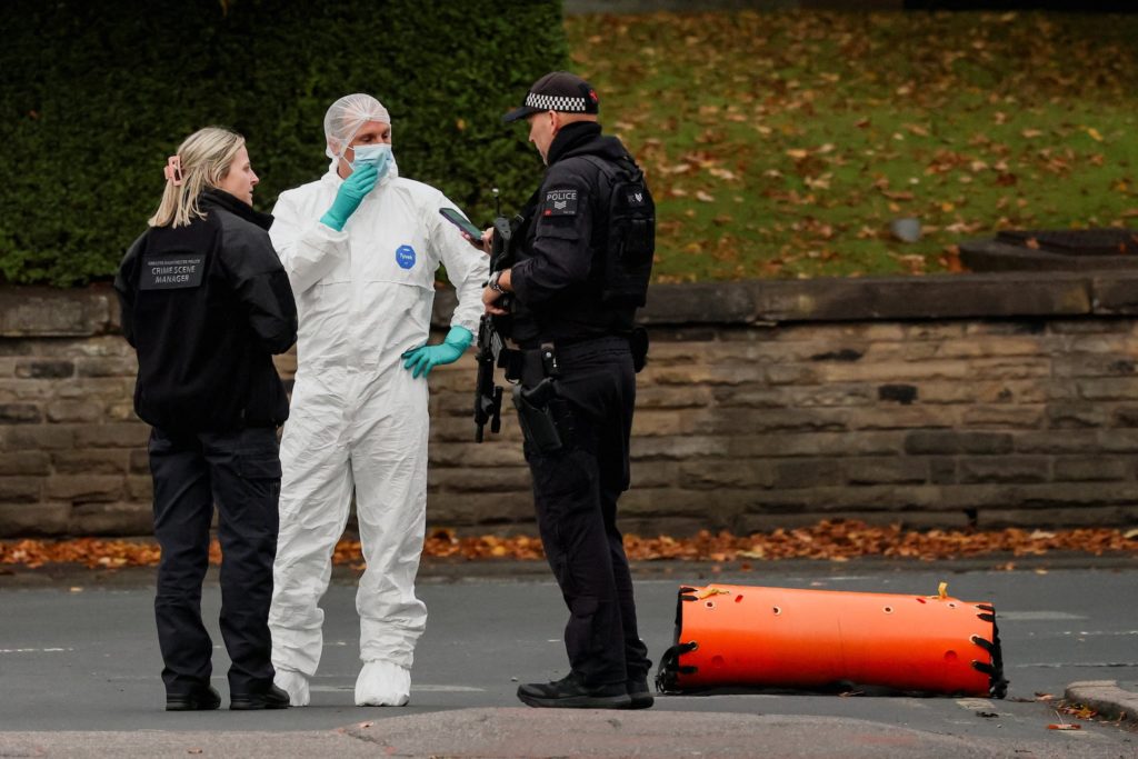 News Wrap: 2 killed in terror attack on British synagogue