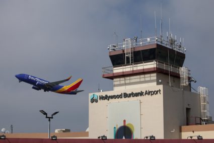 Hollywood Burbank air traffic controllers resume operations amid U.S. government shutdown