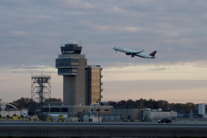FAA pays $10K bonuses only to controllers and technicians with perfect attendance during 43-day shutdown