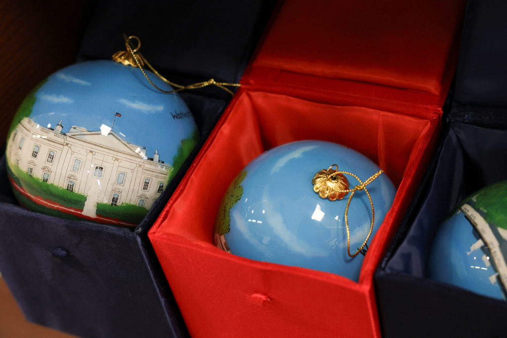 Christmas ornaments for sale near the White House