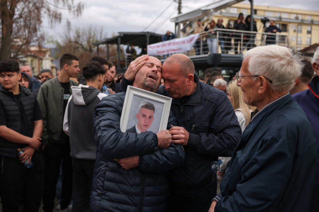 Fire in a night club resulting in casualties, in Kocani