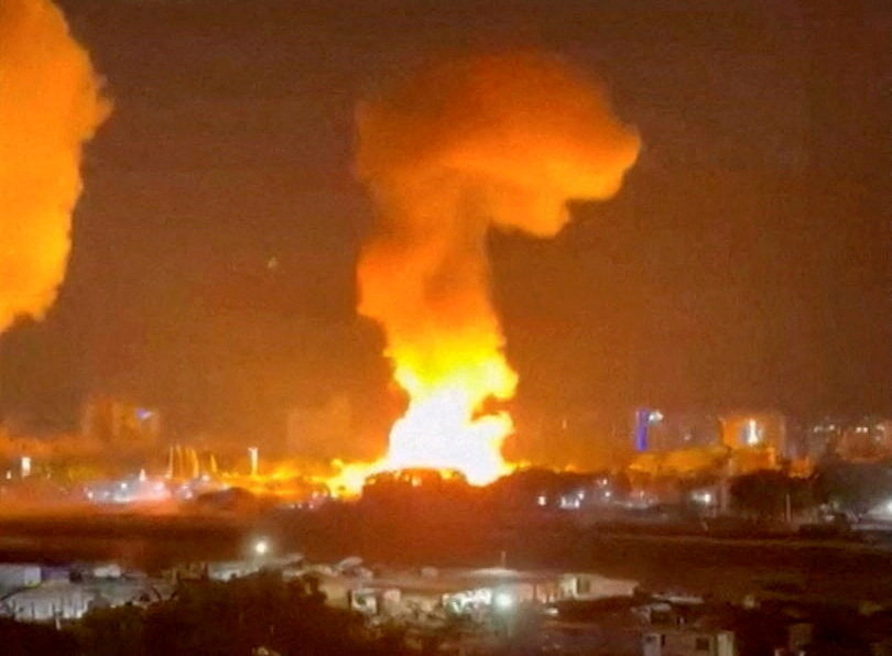 Multiple explosions in the early hours of the morning, in Caracas