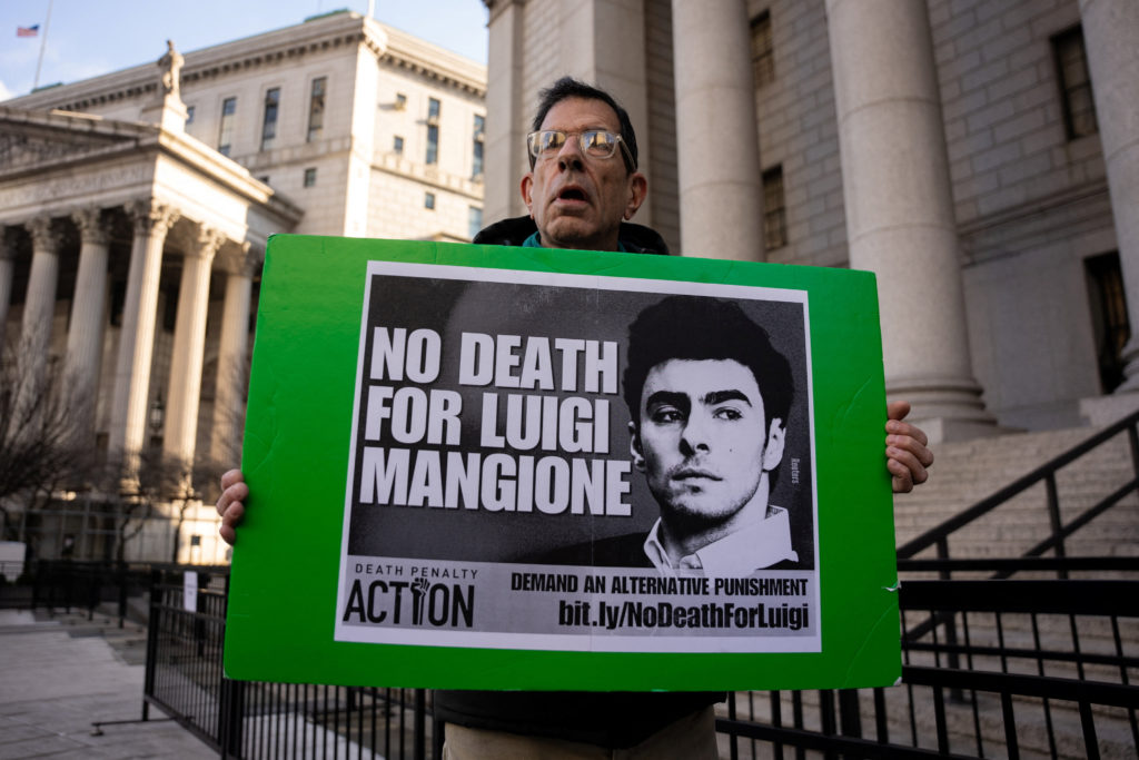 pbs.org - Luigi Mangione fights to block death penalty, murder charge and key evidence in court