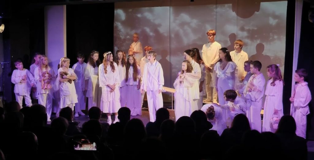 Ukrainian theater provides joy for children facing Russia's bombardment