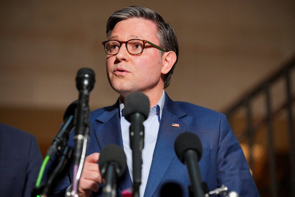 देखें: जॉनसन का कहना है कि युद्ध शक्तियों के साथ ट्रम्प के अधिकार को सीमित करना ‘खतरनाक’ है